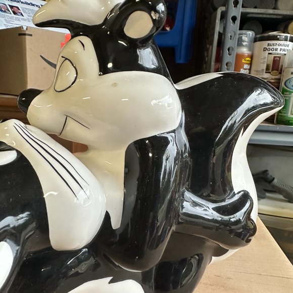 Pepe Le Pew and Penelope Piggy Bank - Picture 7 of 14